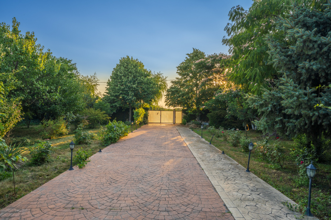 FUNDULEA – CENTRAL, CASA DE VACANTA 100 MP, LOT 2000 MP!