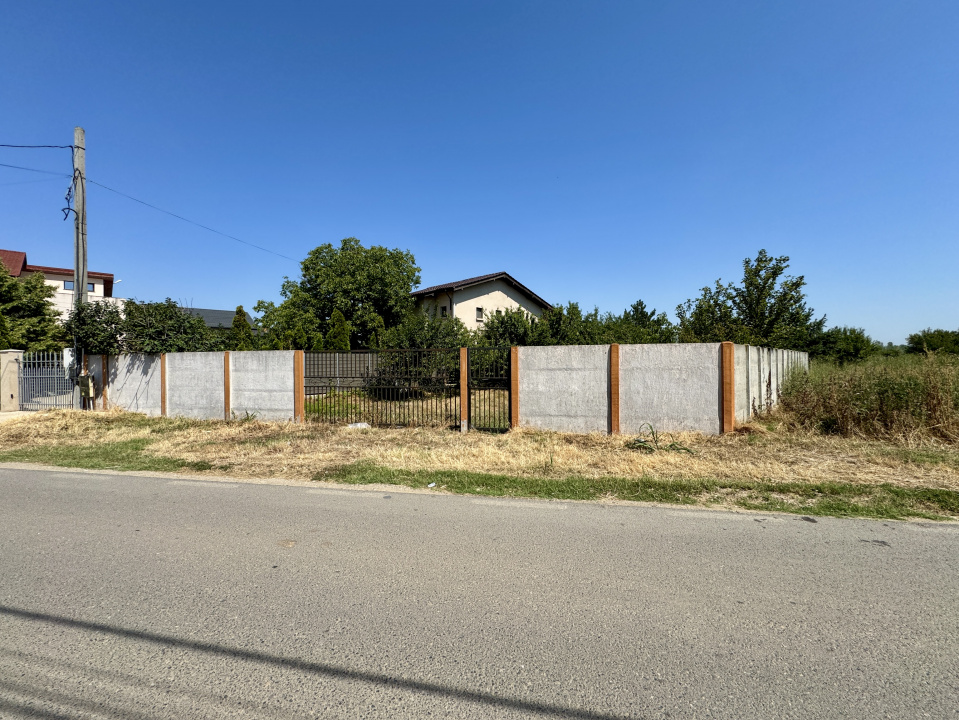 DOMNESTI , TEREN 698 MP, DESCHIDERE 17,19 MP, IMPREJMUIT CU GARD