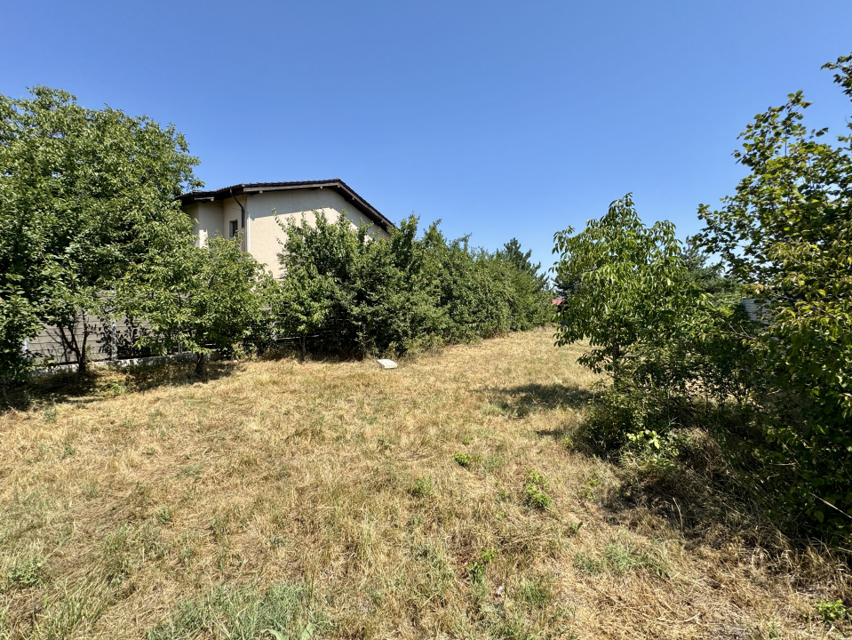 DOMNESTI , TEREN 698 MP, DESCHIDERE 17,19 MP, IMPREJMUIT CU GARD