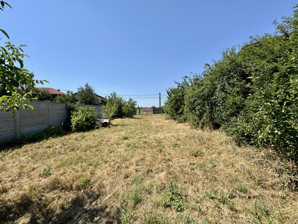 DOMNESTI , TEREN 698 MP, DESCHIDERE 17,19 MP, IMPREJMUIT CU GARD