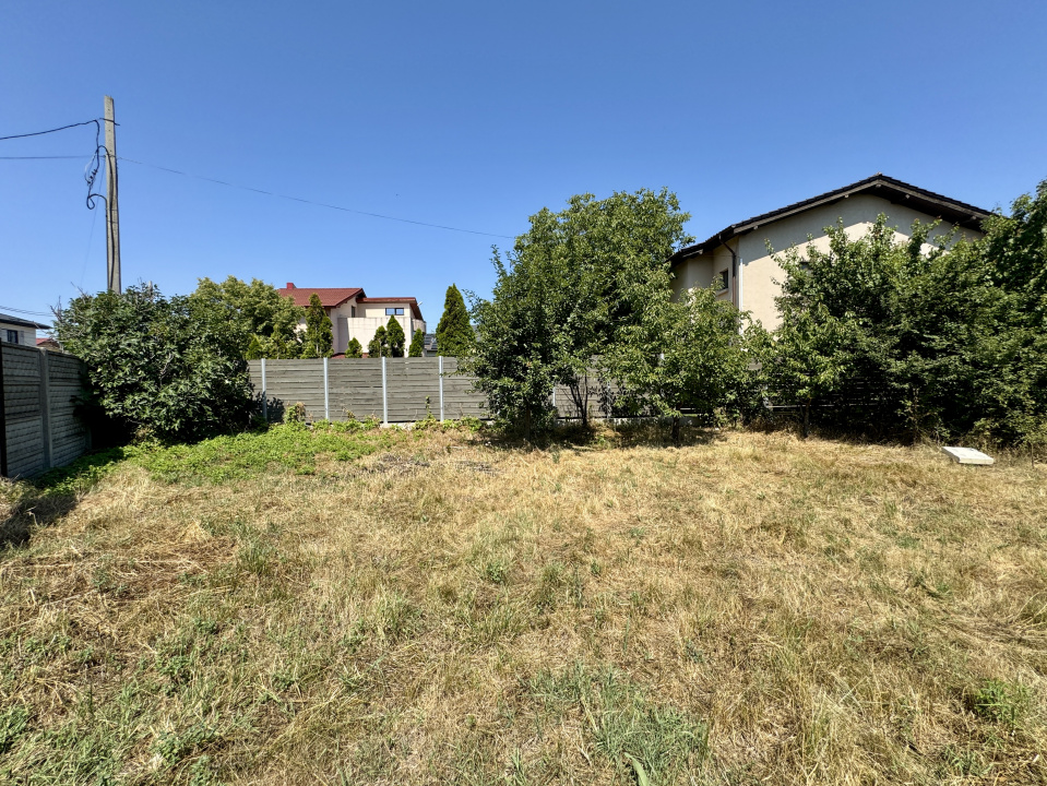 DOMNESTI , TEREN 698 MP, DESCHIDERE 17,19 MP, IMPREJMUIT CU GARD