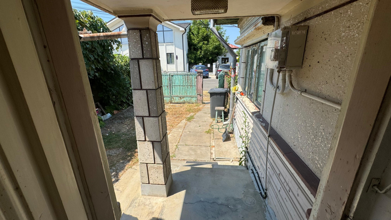 langa Primaria Gorgota, casa locuibila cu teren generos
