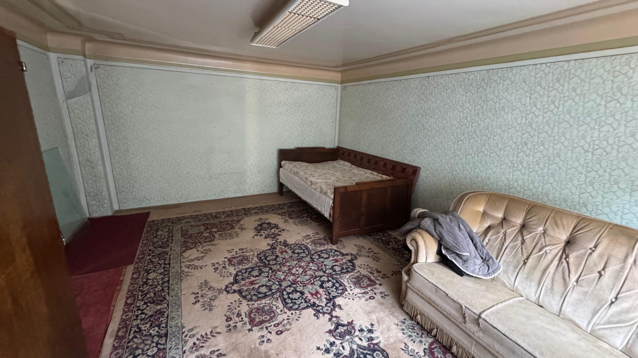 langa Primaria Gorgota, casa locuibila cu teren generos