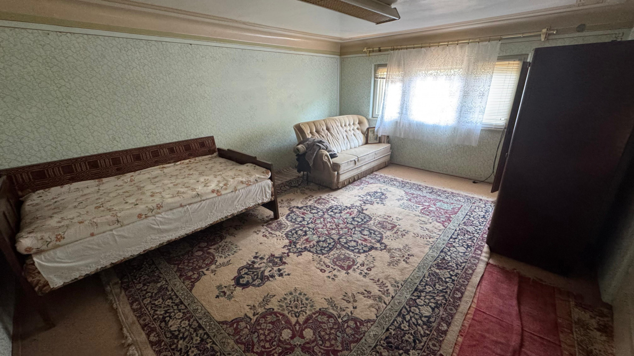 langa Primaria Gorgota, casa locuibila cu teren generos