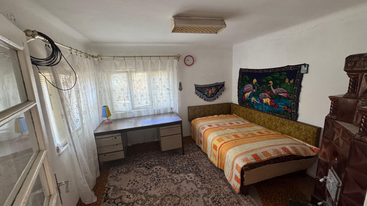 langa Primaria Gorgota, casa locuibila cu teren generos