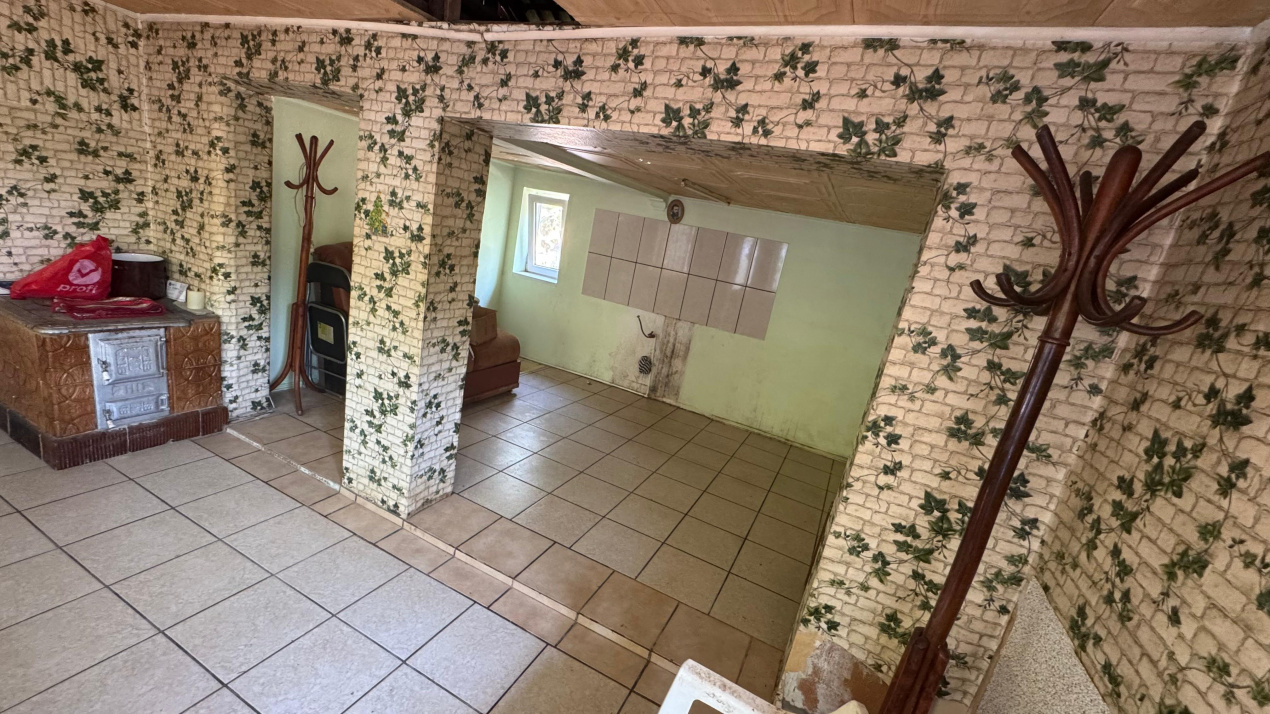 langa Primaria Gorgota, casa locuibila cu teren generos