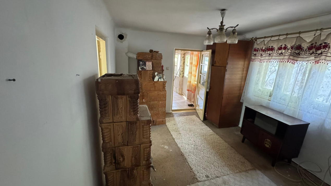 langa Primaria Gorgota, casa locuibila cu teren generos