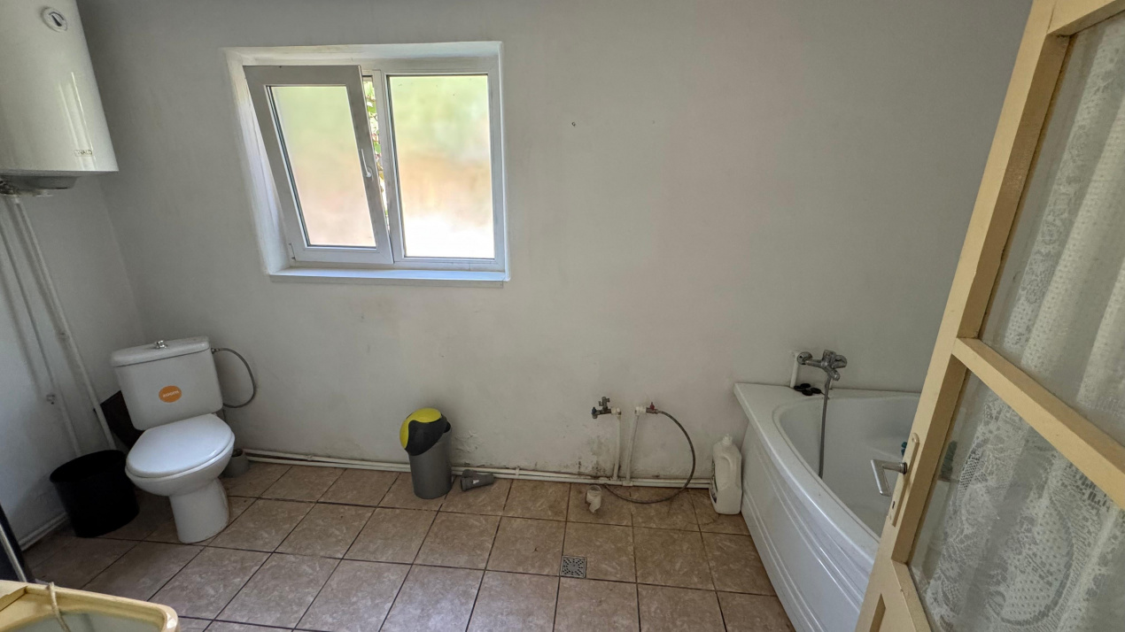 langa Primaria Gorgota, casa locuibila cu teren generos