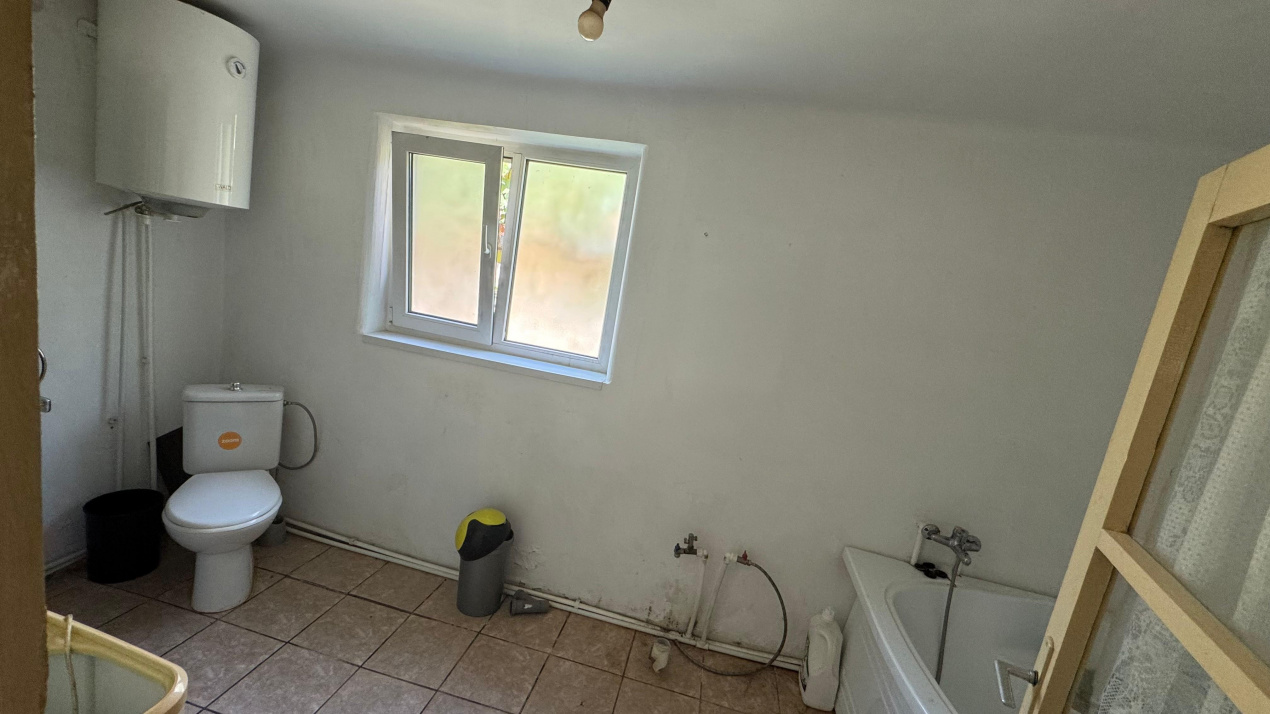 langa Primaria Gorgota, casa locuibila cu teren generos