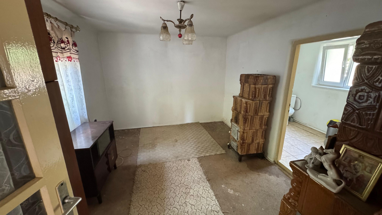 langa Primaria Gorgota, casa locuibila cu teren generos