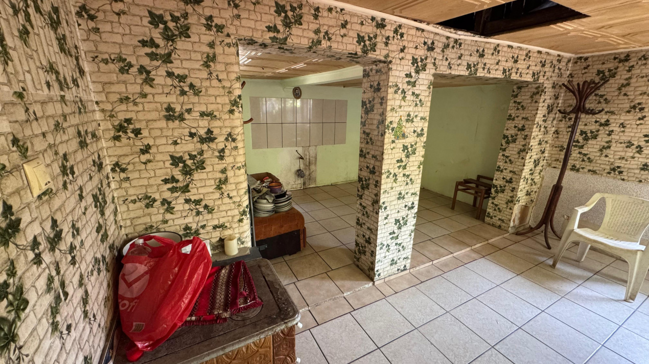 langa Primaria Gorgota, casa locuibila cu teren generos