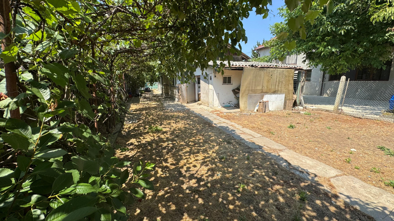langa Primaria Gorgota, casa locuibila cu teren generos