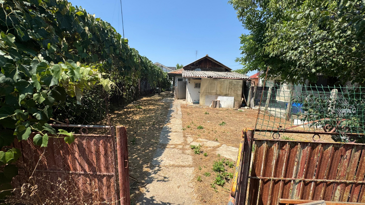 langa Primaria Gorgota, casa locuibila cu teren generos