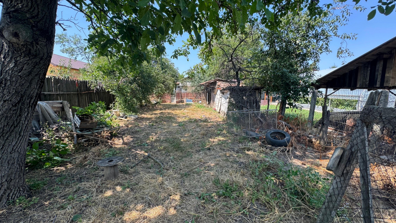 langa Primaria Gorgota, casa locuibila cu teren generos