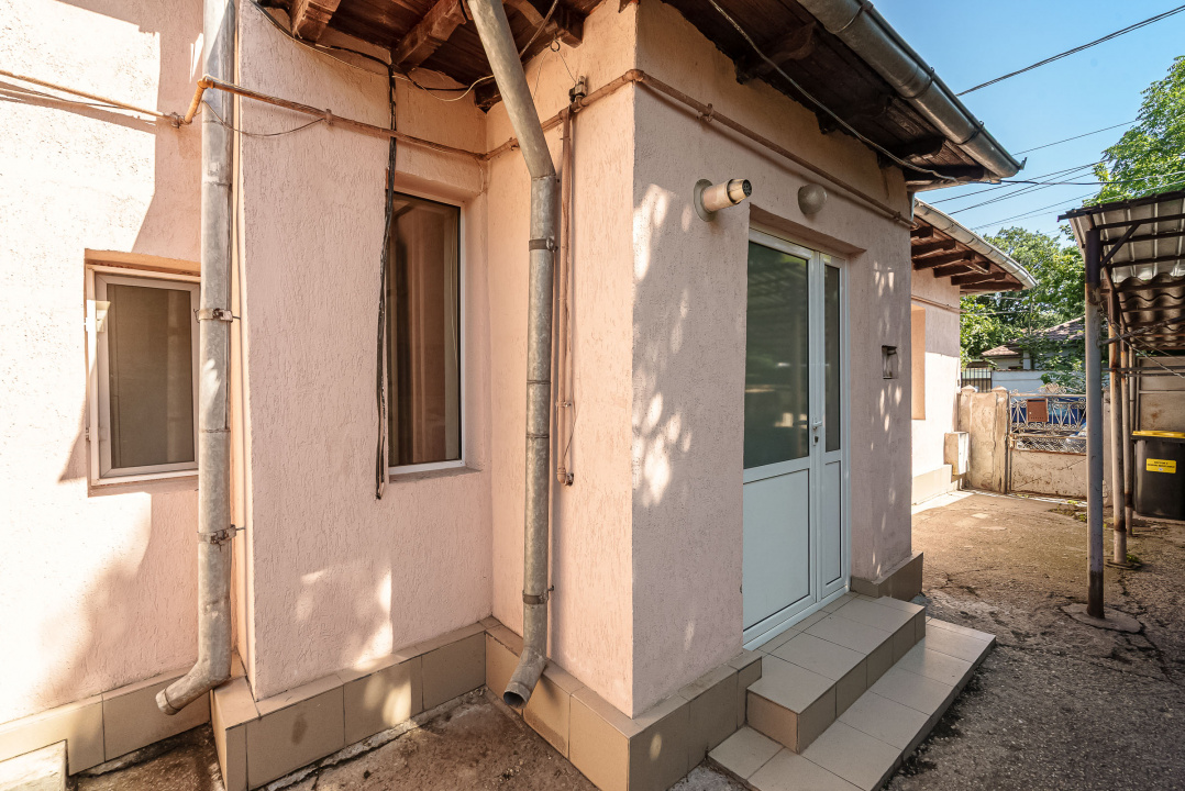 Casă individuală cu 2 corpuri, curte proprie, 253mp teren, zona Sălaj
