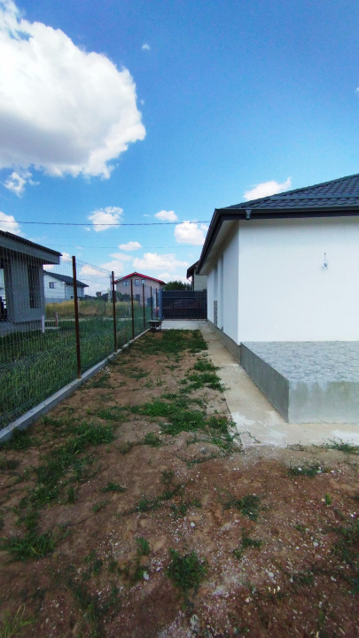 Casă în oglindă, zonă Berceni – Strada Macului 110 mp utili | Curte 345 mp 