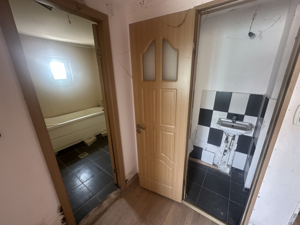 1 DECEMBRIE APARTAMENT 4 CAMERE 98 MP+LOT 22 MP PARCARE