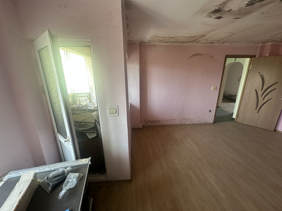 1 DECEMBRIE APARTAMENT 4 CAMERE 98 MP+LOT 22 MP PARCARE