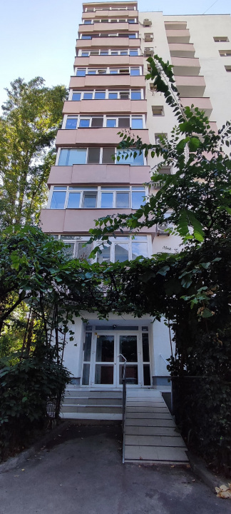 Garsonieră spațioasă și luminoasă, situată pe Str. Emil Gârleanu, la etajul 9/10