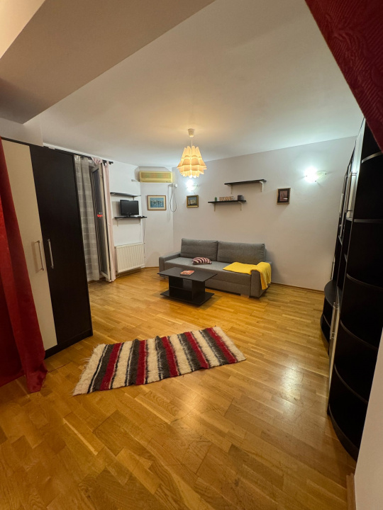 Închiriez garsonieră decomandată – Tineretului, Str. Pajiștei Preț: 390 €/lună