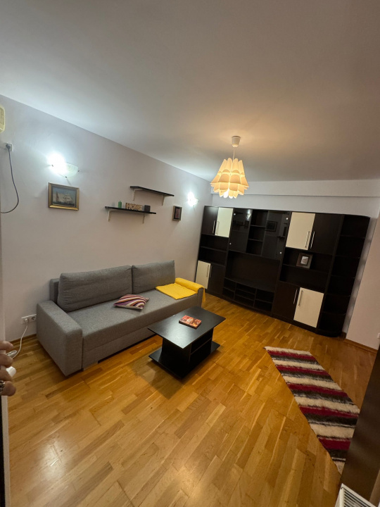 Închiriez garsonieră decomandată – Tineretului, Str. Pajiștei Preț: 390 €/lună