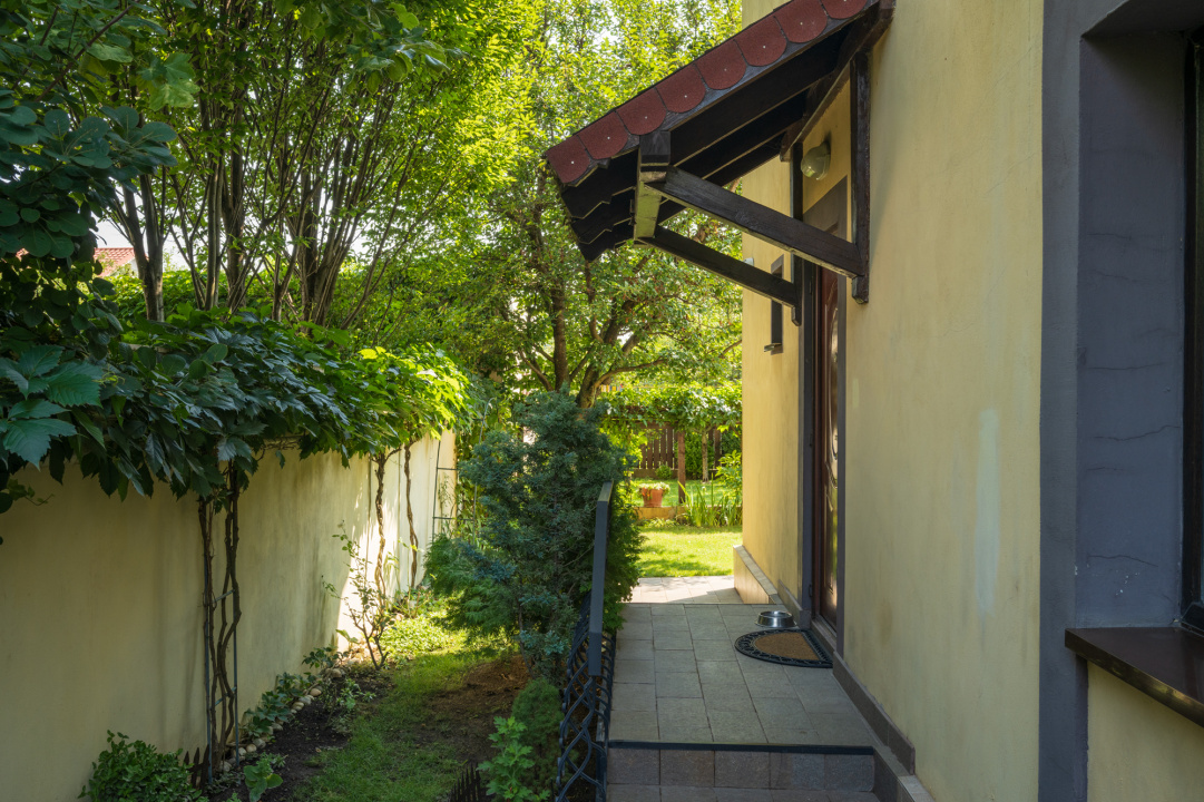 OTOPENI – MARIN SORESCU , CASA IN TRIPLEX 150 MP, LOT 300 MP!