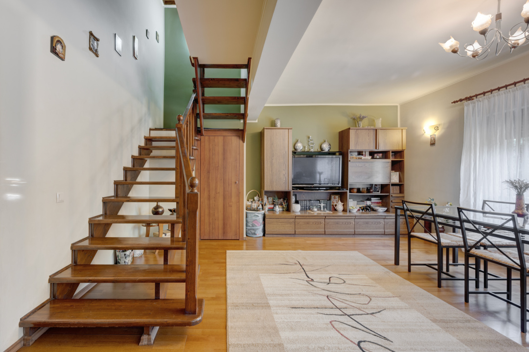 OTOPENI – MARIN SORESCU , CASA IN TRIPLEX 150 MP, LOT 300 MP!