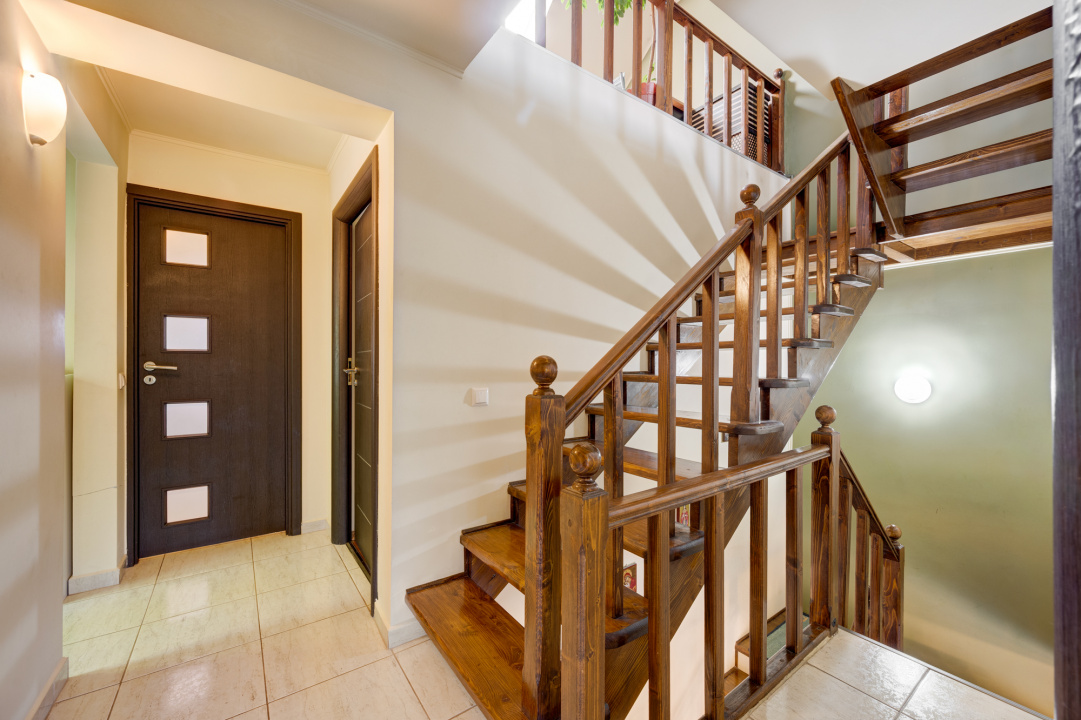 OTOPENI – MARIN SORESCU , CASA IN TRIPLEX 150 MP, LOT 300 MP!