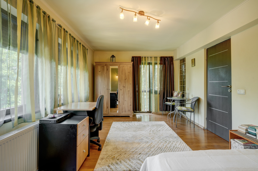 OTOPENI – MARIN SORESCU , CASA IN TRIPLEX 150 MP, LOT 300 MP!
