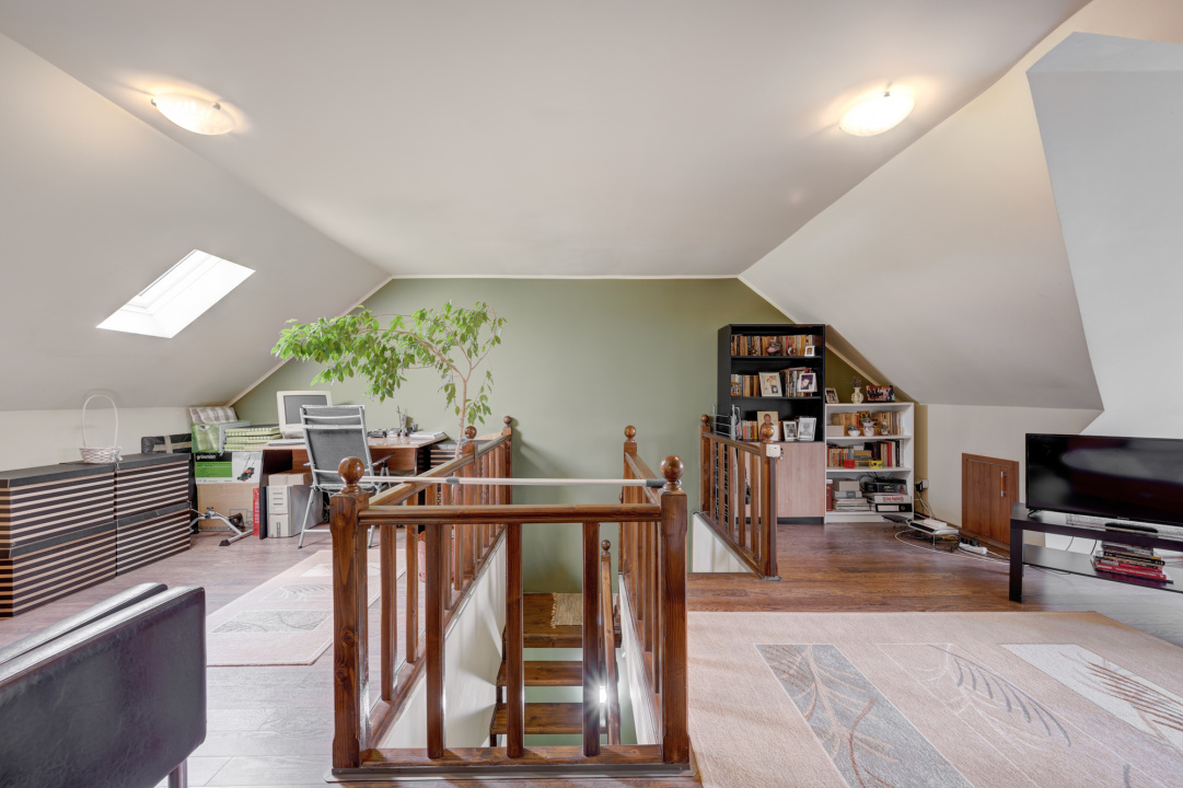 OTOPENI – MARIN SORESCU , CASA IN TRIPLEX 150 MP, LOT 300 MP!