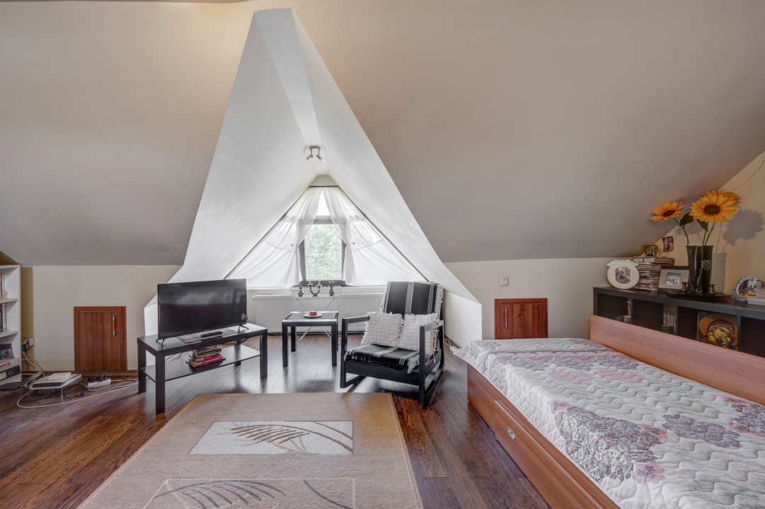 OTOPENI – MARIN SORESCU , CASA IN TRIPLEX 150 MP, LOT 300 MP!