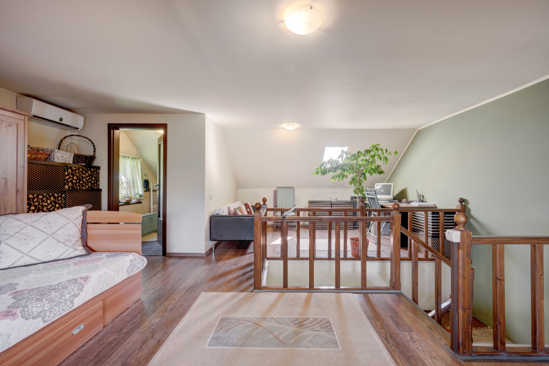 OTOPENI – MARIN SORESCU , CASA IN TRIPLEX 150 MP, LOT 300 MP!
