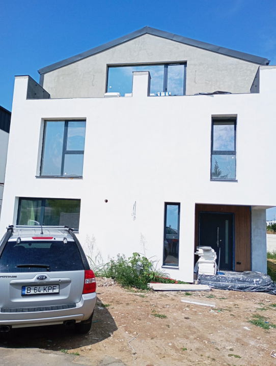Vila Tunari str. Paris, 5 camere, curte 300  mp, 400 mp construiti