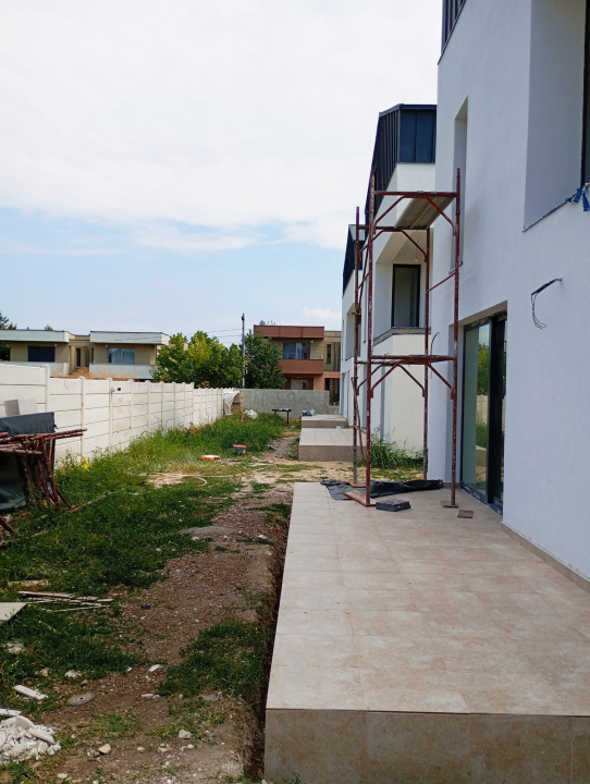Vila Tunari str. Paris, 5 camere, curte 300  mp, 400 mp construiti