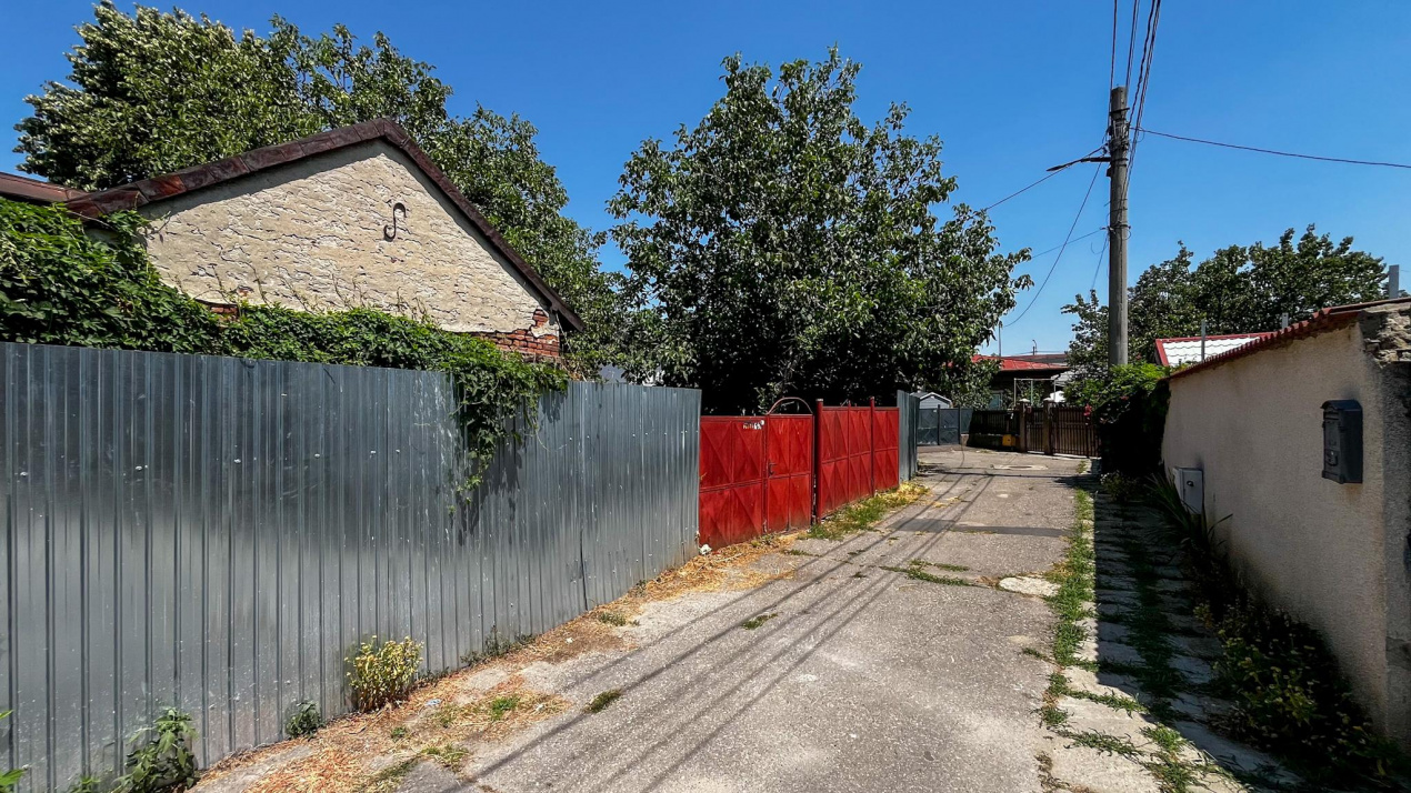DE VANZARE CASA + TEREN in Dobroestiul (Vechi)