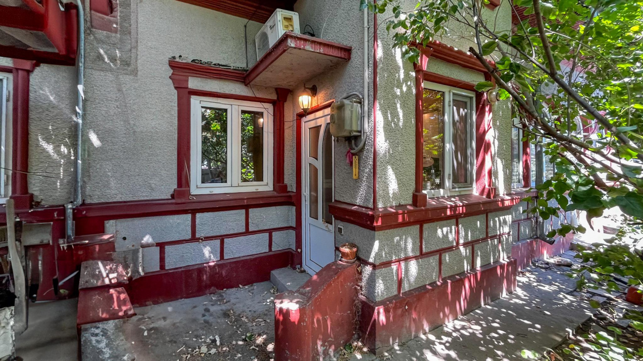 DE VANZARE CASA + TEREN in Dobroestiul (Vechi)