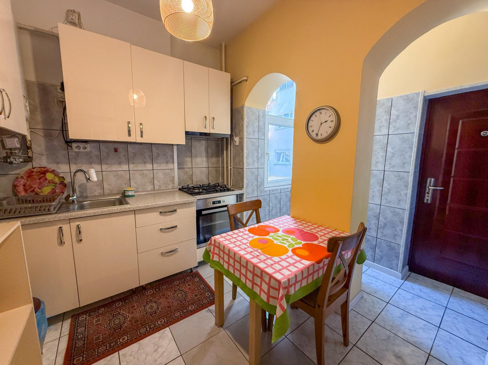 Apartament spatios cu centrala proprie, Armeneasca - Mosilor