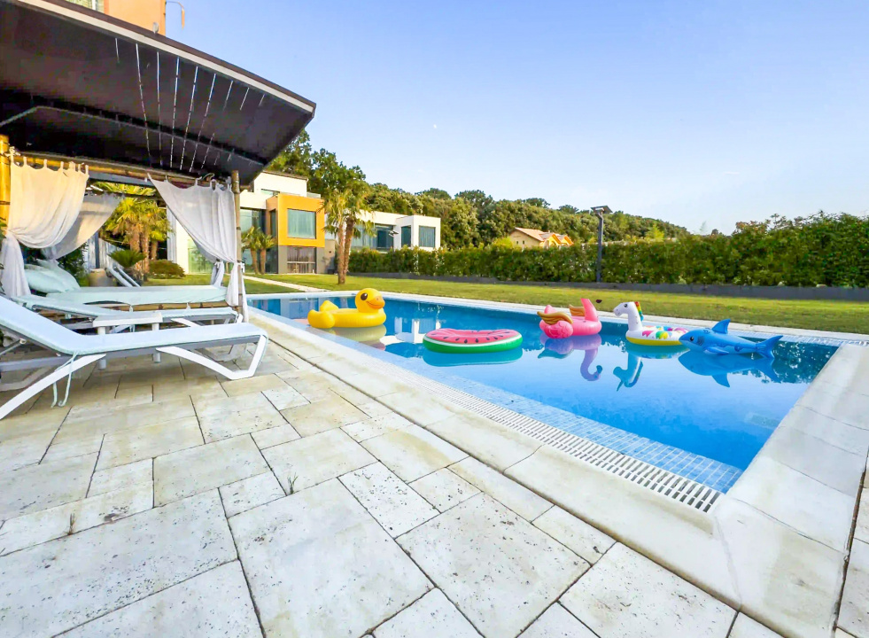 🏡 Reședință modernă 400 mp utili, teren 1.200 mp – deschidere directă la lac