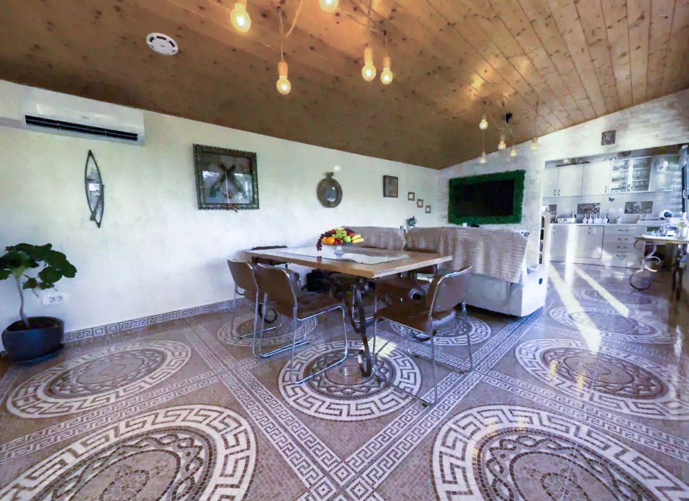 🏡 Reședință modernă 400 mp utili, teren 1.200 mp – deschidere directă la lac
