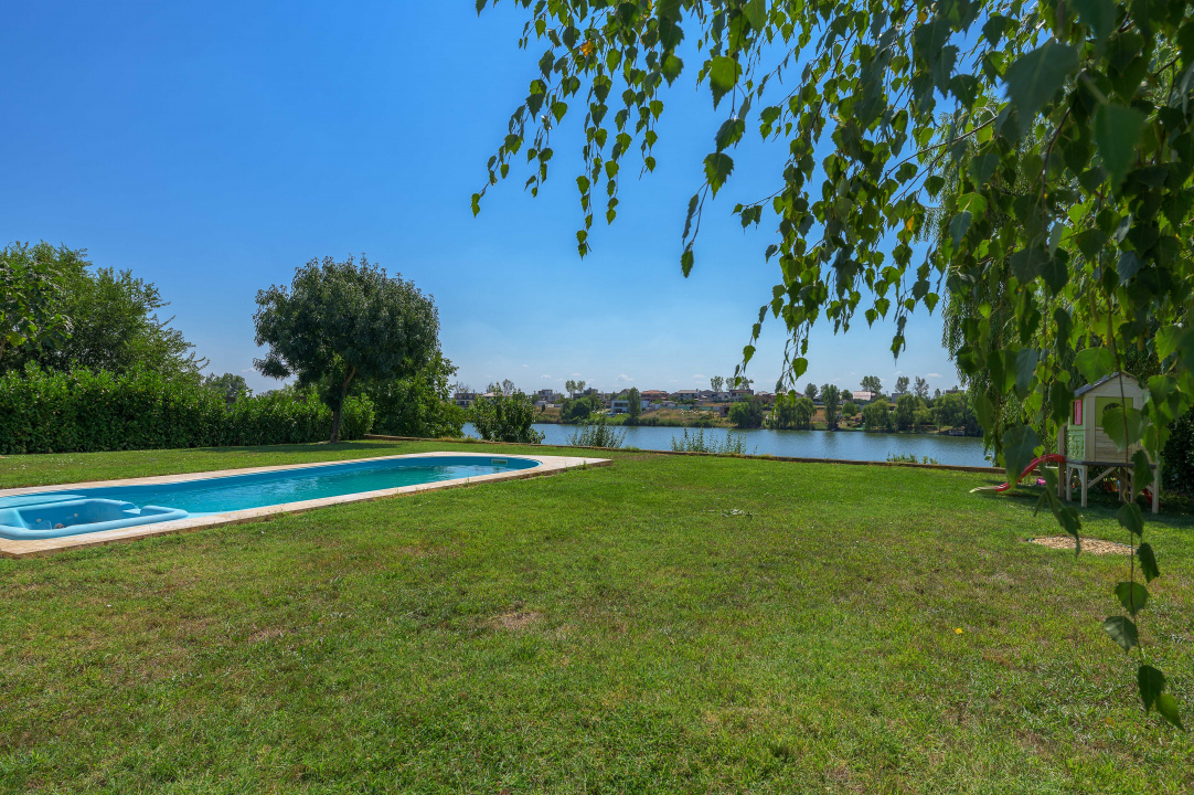 Vilă elegantă cu piscină și ieșire la Lac – Căciulați, Balotești