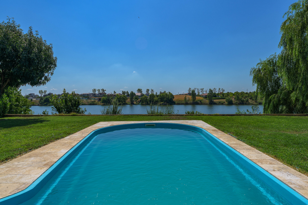 Vilă elegantă cu piscină și ieșire la Lac – Căciulați, Balotești