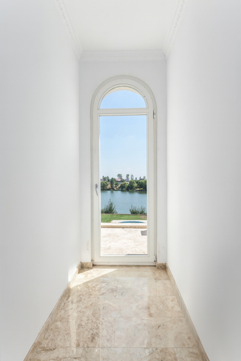 Vilă elegantă cu piscină și ieșire la Lac – Căciulați, Balotești
