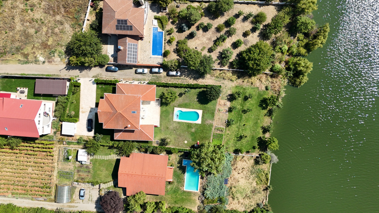 Vilă elegantă cu piscină și ieșire la Lac – Căciulați, Balotești