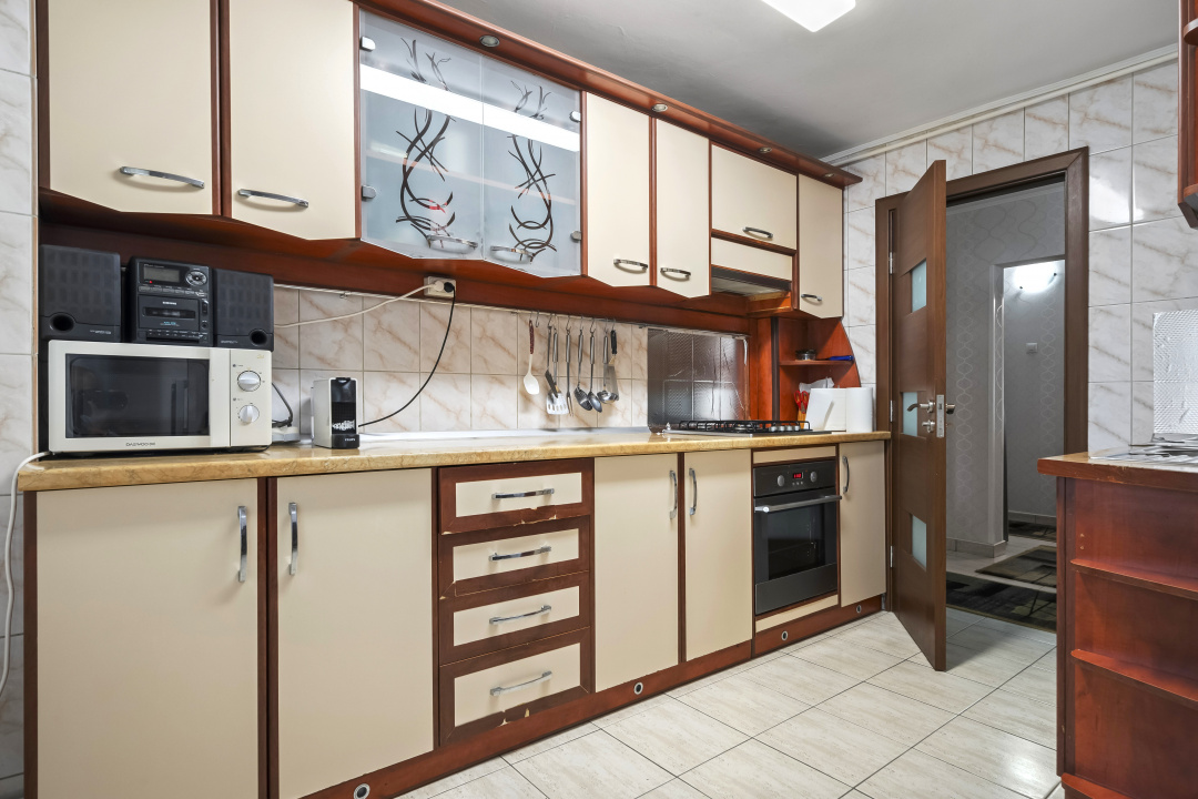 OTOPENI - CENTRAL, APARTAMENT 4 CAMERE 98 MP, ETAJ 1!
