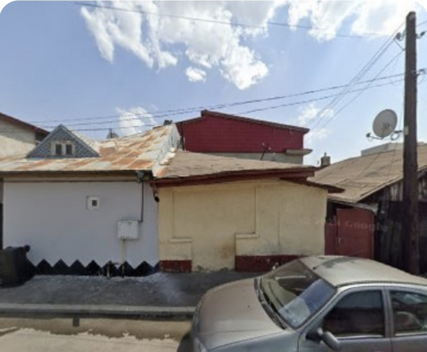 Teren cu casa demolabila -strada Plesani