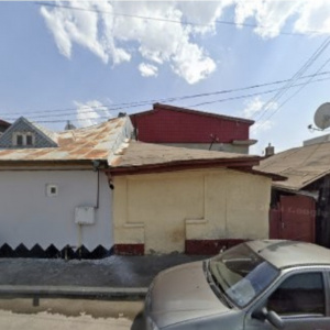 Teren cu casa demolabila -strada Plesani