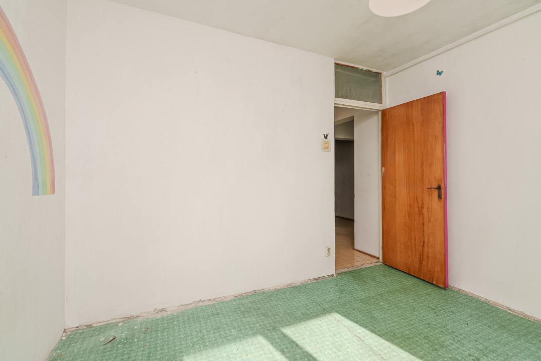 Turda - Col Ștefan Stoika, 4 camere, decomandat, '91 mp, 2 gr sanit, bloc 1983