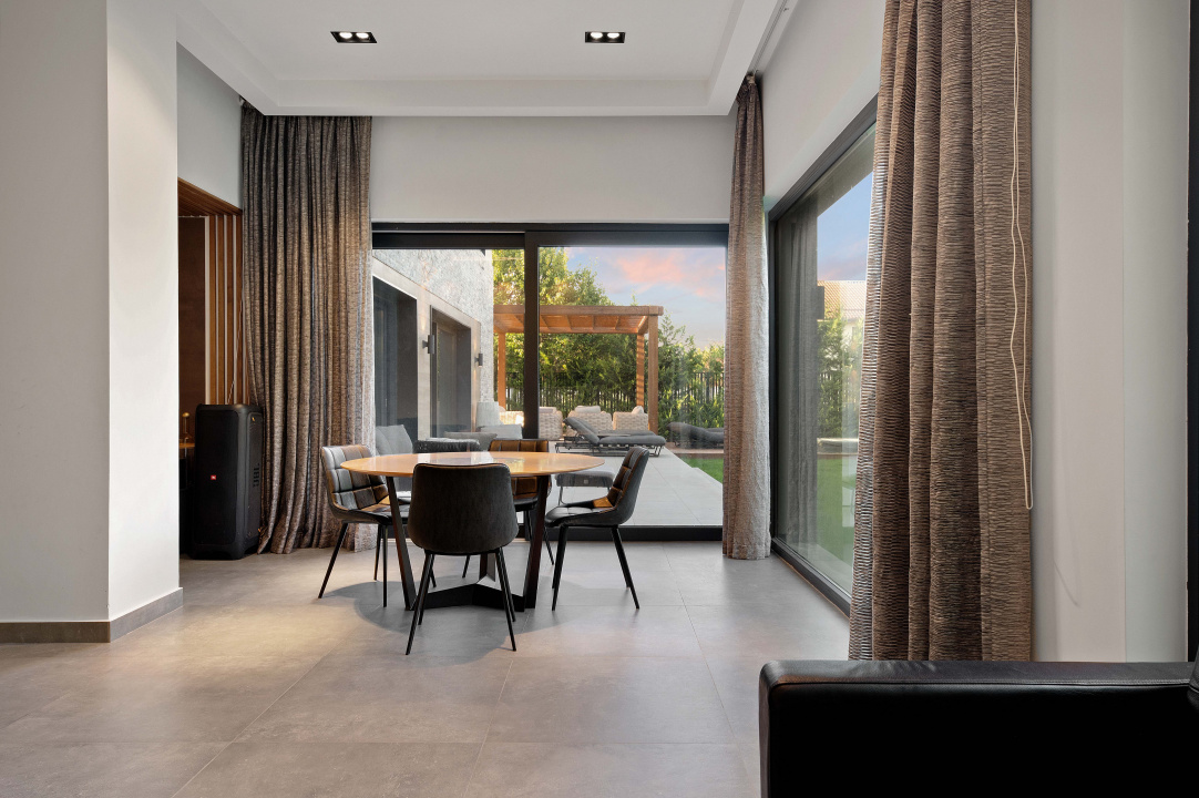 TUNARI, VILA MODERNA - 400 MP TOTAL, 1500 MP LOT!