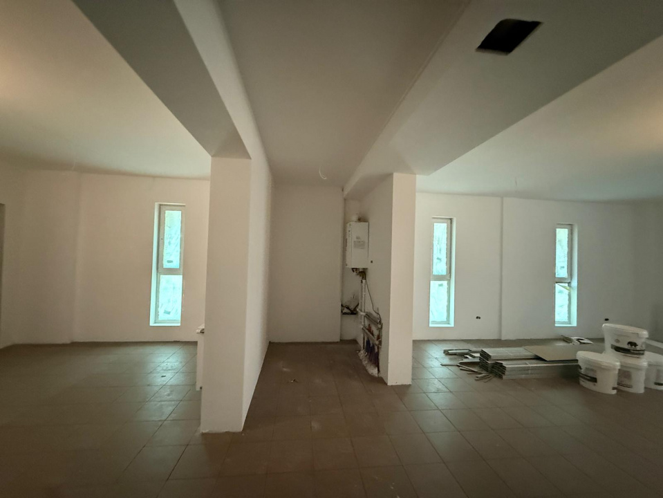 Spatiu Comerceial , parter bloc nou construit , zona Nerva Traian