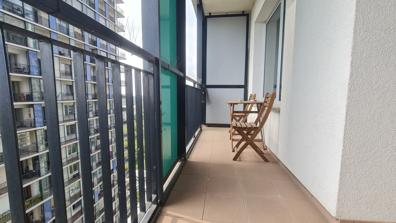Garsonieră studio în Asmita Gardens — etaj 13/17, terasă 10 mp 